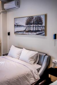 a bedroom with a bed and a picture on the wall at Diamond Suites 32 in Thessaloniki