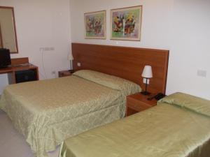 Llit o llits en una habitació de Hotel Solaria