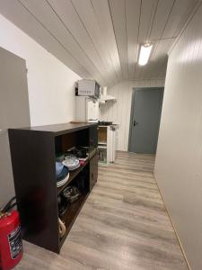 Køkken eller tekøkken på Åndalsnes Budget Stay - 1 Room in Shared Loft