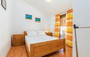 Un pat sau paturi într-o cameră la Apartments Manda