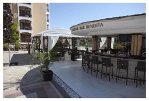 A restaurant or other place to eat at Bendita Mare Aparthotel