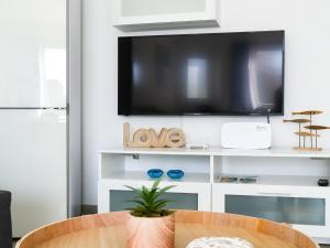 Telewizja i/lub zestaw kina domowego w obiekcie Payen Corralejo by Best Holidays Fuerteventura