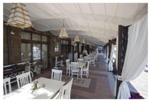 A restaurant or other place to eat at Bendita Mare Aparthotel