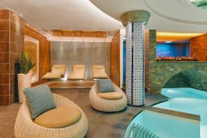 Posezení v ubytování La Pineta Hotel Beach & Spa