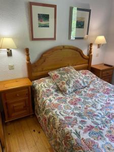 Un pat sau paturi într-o cameră la Apartamento con vistas Taull