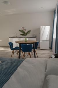 Postel nebo postele na pokoji v ubytování TREND HOUSE Apartments + 37 fotografií