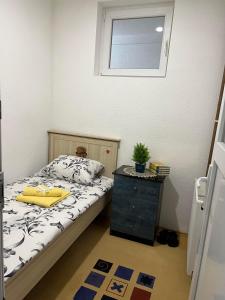 a small bedroom with a bed and a window at Apartman Royal sa GARAŽOM i KLIMOM in Visoko