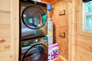 a washer and dryer in a tiny house at Cozy Hikers Hideaway Steps From Creeper Trail! in Damascus