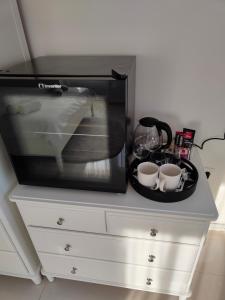 a microwave oven sitting on top of a dresser at Comfort Rooms Remiza in Zagreb