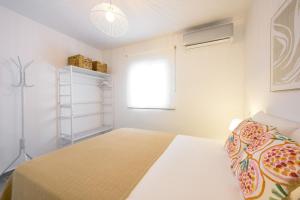 Łóżko lub łóżka w pokoju w obiekcie Belgica 2 - 2 room city & beach by 10ToSea