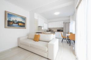 Kuchyň nebo kuchyňský kout v ubytování Athens Del Sol Suite