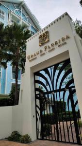 a gate to the entrance to a hotel at Grand Florida BeachFront Resort NaJomtien Pattaya in Na Jomtien