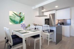 Zdjęcie z galerii obiektu Beautiful new apartment in Mijas Pueblo w mieście Mijas