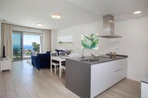 Zdjęcie z galerii obiektu Beautiful new apartment in Mijas Pueblo w mieście Mijas