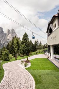 Nespecifikovaný výhled na hory nebo výhled na hory při pohledu z hotelu