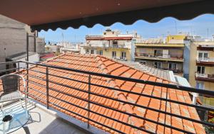 - une vue depuis le toit d'un bâtiment dans l'établissement iLposto Up, à Kavala