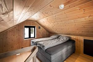 Un pat sau paturi într-o cameră la Tonningssætra 46 Premium