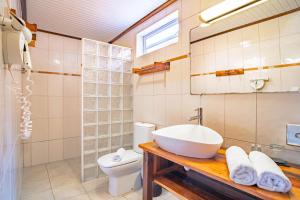 Baðherbergi á Hôtel Bambou & Spa