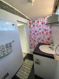 a bathroom with a sink and a shower at Hospedaje Baños del Inca in Cajamarca