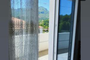 a window with a view of a mountain at Bar-Restaurant-Hotel-Familja in Klos