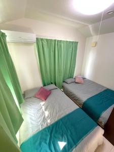 سرير أو أسرّة في غرفة في Crown Umibe - Vacation STAY 56664v