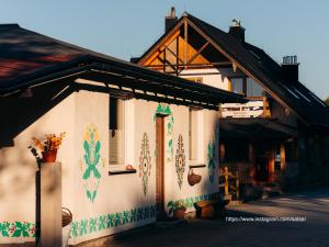 Gedung tempat guest house berlokasi