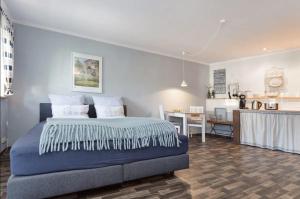 Postel nebo postele na pokoji v ubytování Pension Adele - Ruhig, direkt am Elberadweg & Badesee mit Balkon