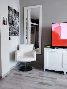 TV a/nebo společenská místnost v ubytování Tivoli Mood House