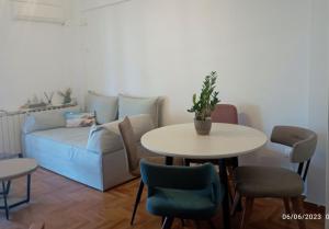 A seating area at Luxury Beach Apartment in Athens Riviera