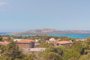 a view of a town and a lake at Ancóramare in Stintino