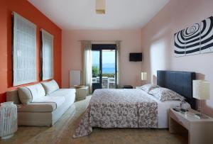 TV a/nebo společenská místnost v ubytování Aeolis Apartments & Studios
