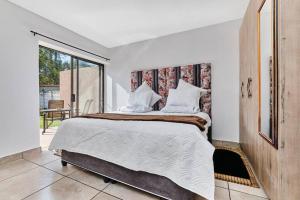 Fotografie z fotogalerie ubytování Bachelor unit with inverter in Sandton v destinaci Johannesburg