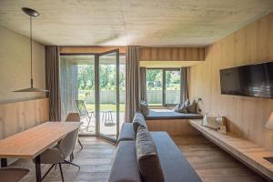 A television and/or entertainment centre at Hotel Krondlhof