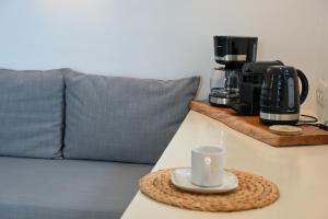 a coffee maker and a cup on a table at mikro Thama in Kámbos