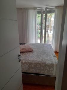 A bed or beds in a room at Apartman T and T