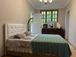 Postel nebo postele na pokoji v ubytování Sweet Home Sleeps 4 with Garden