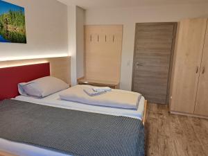 Posteľ alebo postele v izbe v ubytovaní Gasthof Knappenwirt