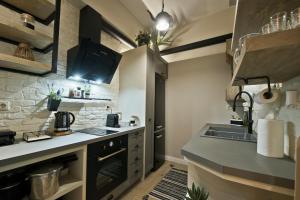 Kuchyňa alebo kuchynka v ubytovaní Stylish Apartment at Pagrati