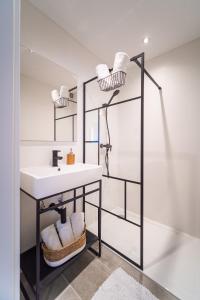 a bathroom with a sink and a mirror at Hotel Fuchs & Hase SELF CHECK IN in Rosegg