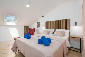 a bedroom with two beds with blue towels on them at Apartmen PLUS u centru blizu plaže in Njivice
