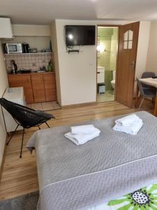 a bedroom with a bed with two towels on it at Pokój Kameralny- De Luxe z oddzielnym wejsciem in Karpacz