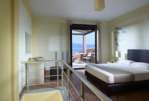 Postel nebo postele na pokoji v ubytování Aeolis Apartments & Studios + 37 fotografií