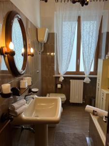 a bathroom with a sink and a mirror at Casa Vanni in Vada