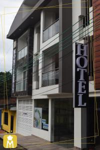 een gebouw met een bord dat hotel leest bij HOTEL MONTERREY in Mocoa