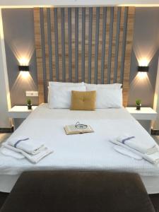 a large bed with two white towels on it at GÜNEŞ APART OTEL in Pamukkale