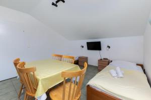 Televízia a/alebo spoločenská miestnosť v ubytovaní Apartments Ivan M