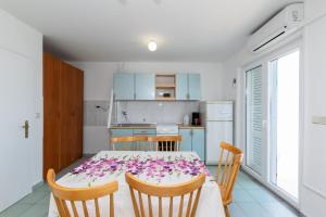 Kuchyňa alebo kuchynka v ubytovaní Apartments Ivan M