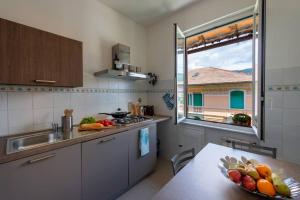 a kitchen with a table with a bowl of fruit on it at Casa Daniele - Centralissima sul porto di Rapallo in Rapallo