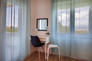 a room with a desk and a chair and a mirror at Apartment Karmen in Šilo