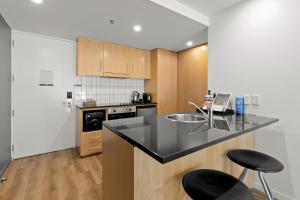 Nhà bếp/bếp nhỏ tại Scenic Suites Queenstown